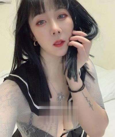 肤白大奶嫩鲍