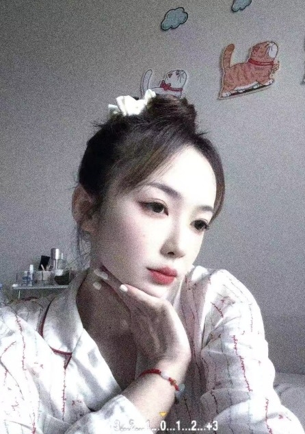 福田财富广场甜美清纯嫩妹-小辣椒