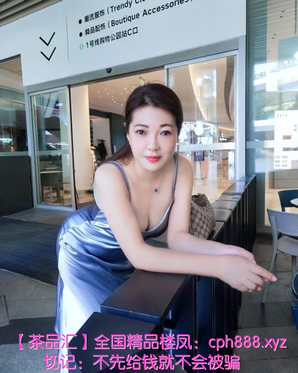 丰满翘臀小骚姐姐