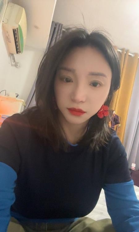 大胸眼镜骚妇