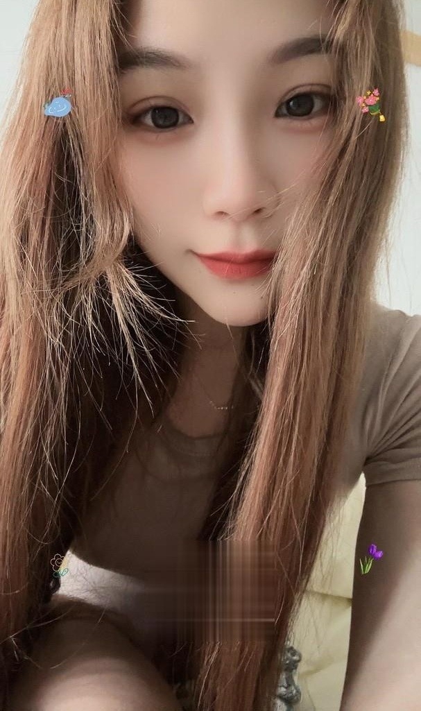 嫩妹皮肤白紧妖艳