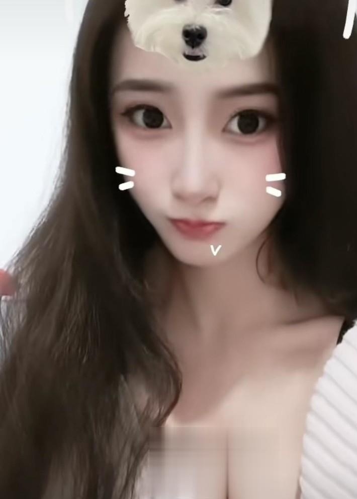 邻家风骚小姐姐