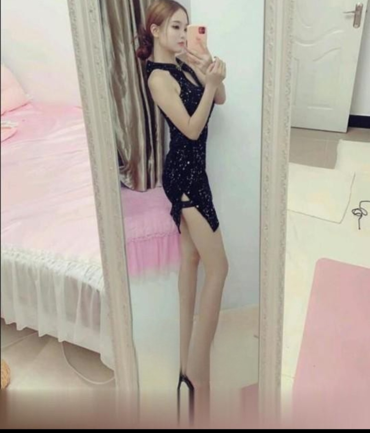 风骚妩媚身材极品的妹子